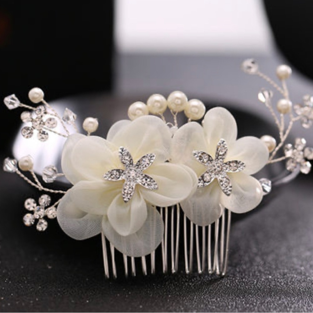 Floral Bridal Comb Accessory